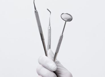 close-up-dentist-instruments (4) (1)